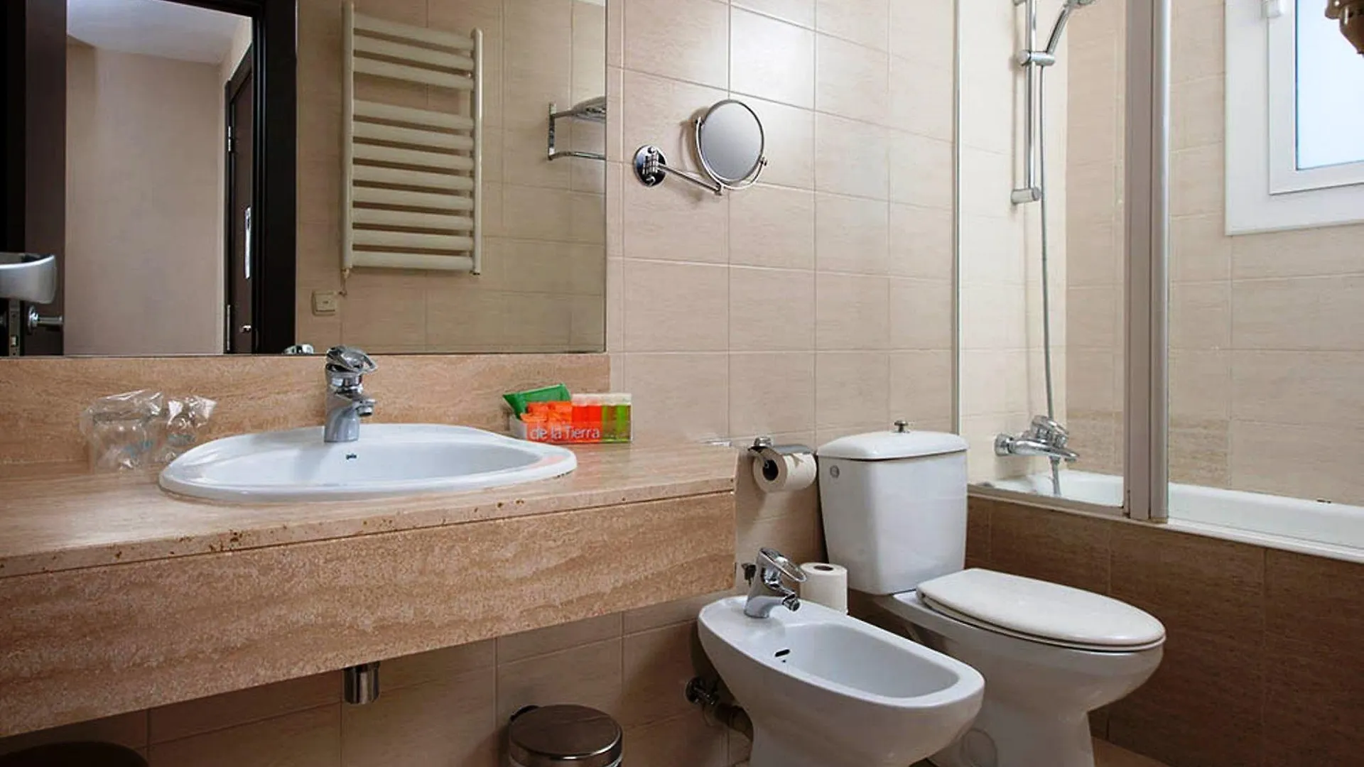 Hotel Nh Barcelona Les Corts 3*,  Spagna
