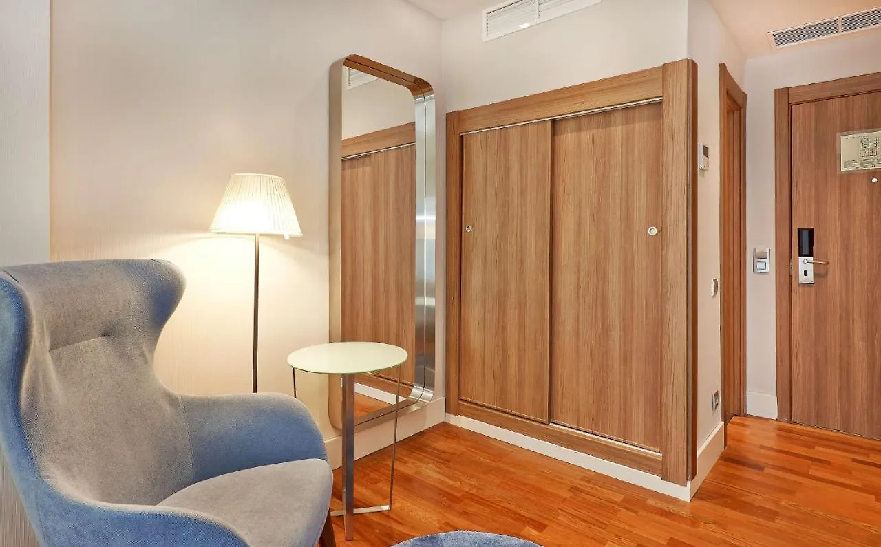 Nh Barcelona Les Corts Hotel