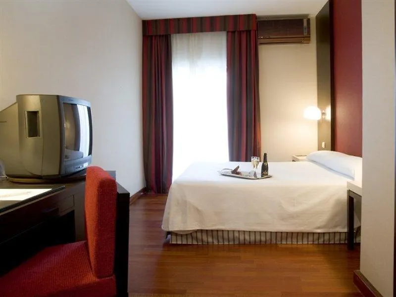 Nh Barcelona Les Corts Hotel 3*,