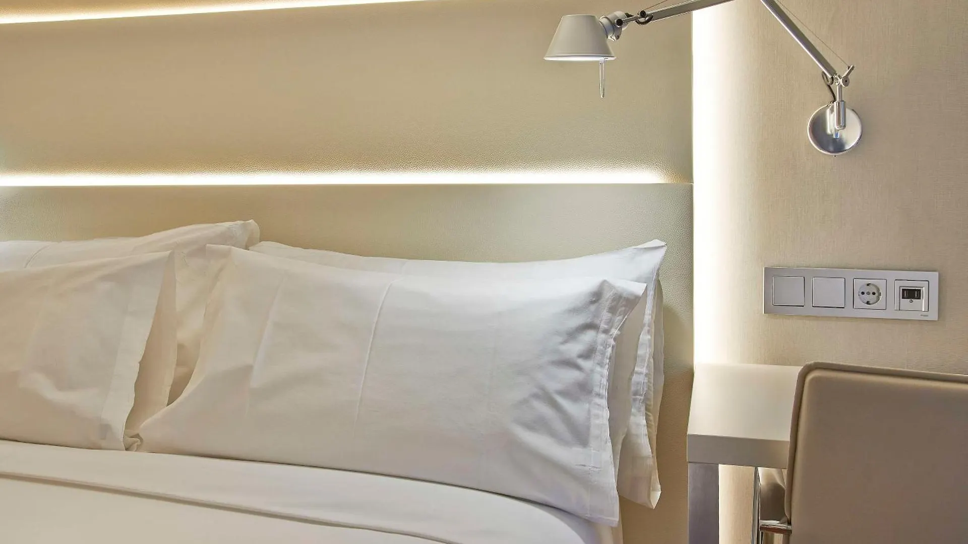 Nh Barcelona Les Corts Hotel